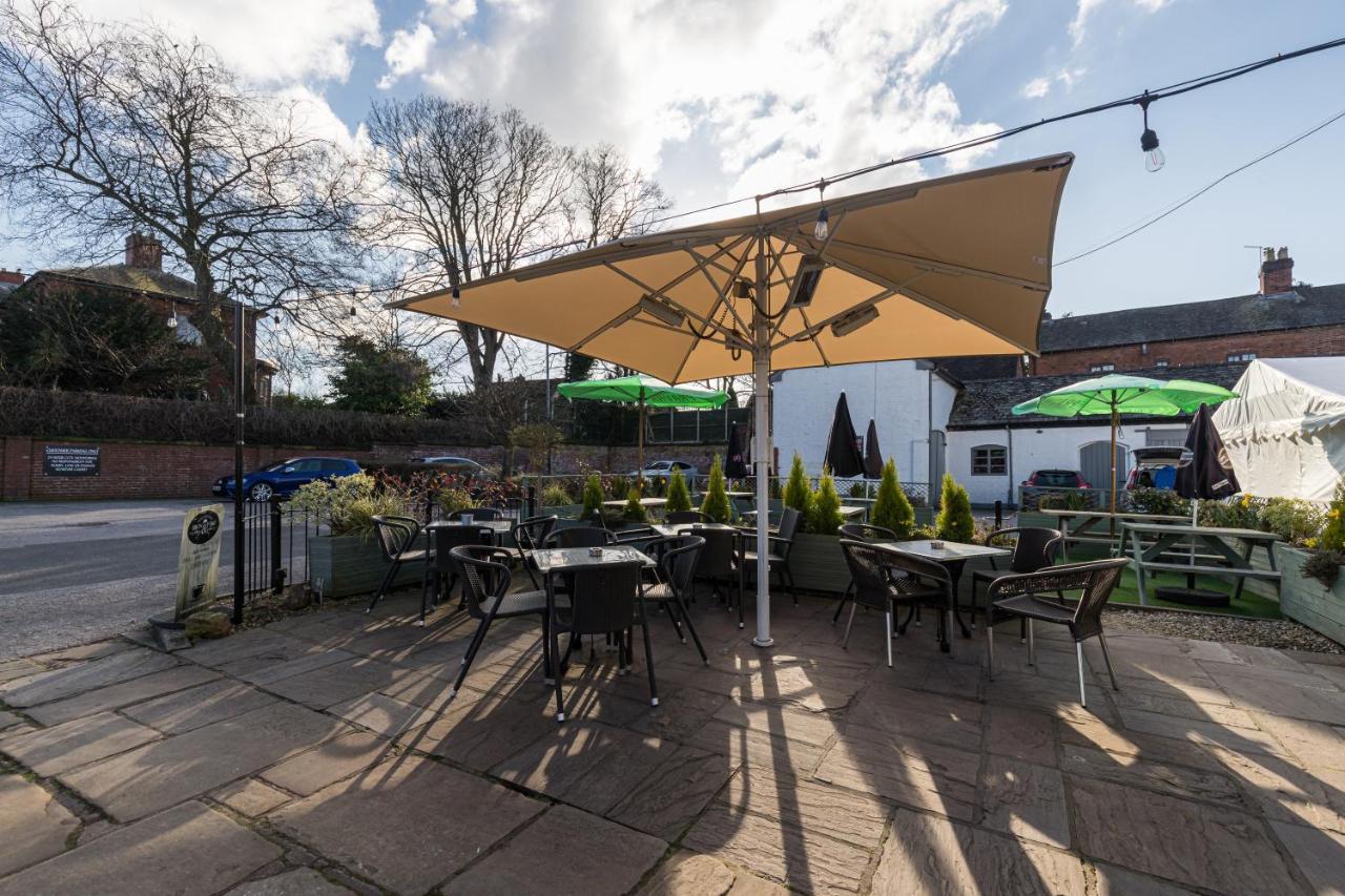 The Littleton Arms Hotel Penkridge Eksteriør billede
