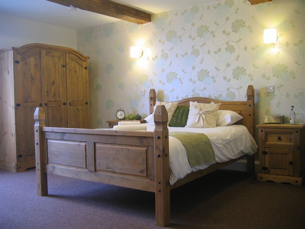 The Littleton Arms Hotel Penkridge Eksteriør billede