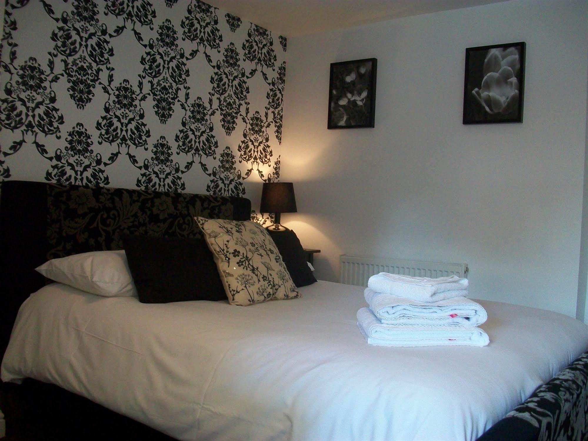 The Littleton Arms Hotel Penkridge Eksteriør billede