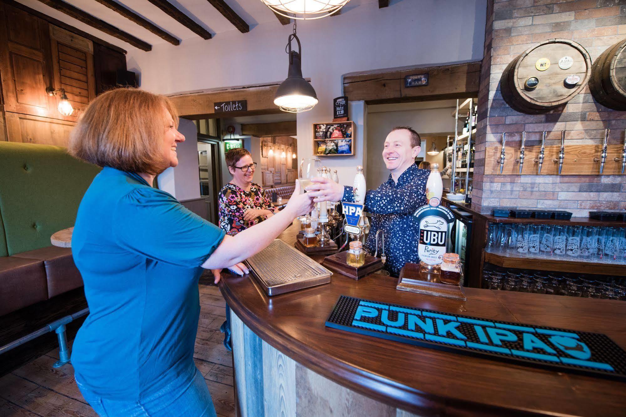 The Littleton Arms Hotel Penkridge Eksteriør billede