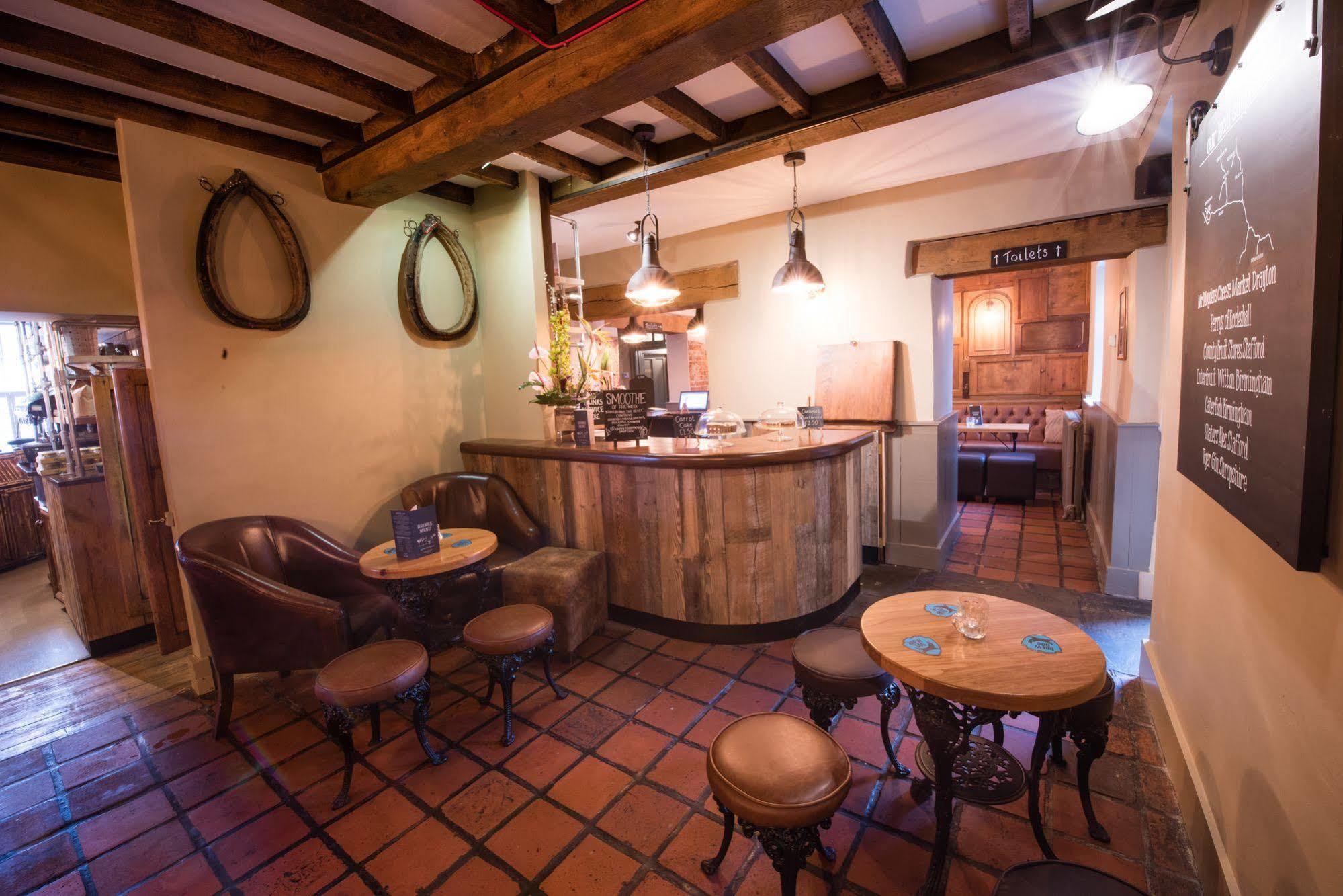 The Littleton Arms Hotel Penkridge Eksteriør billede